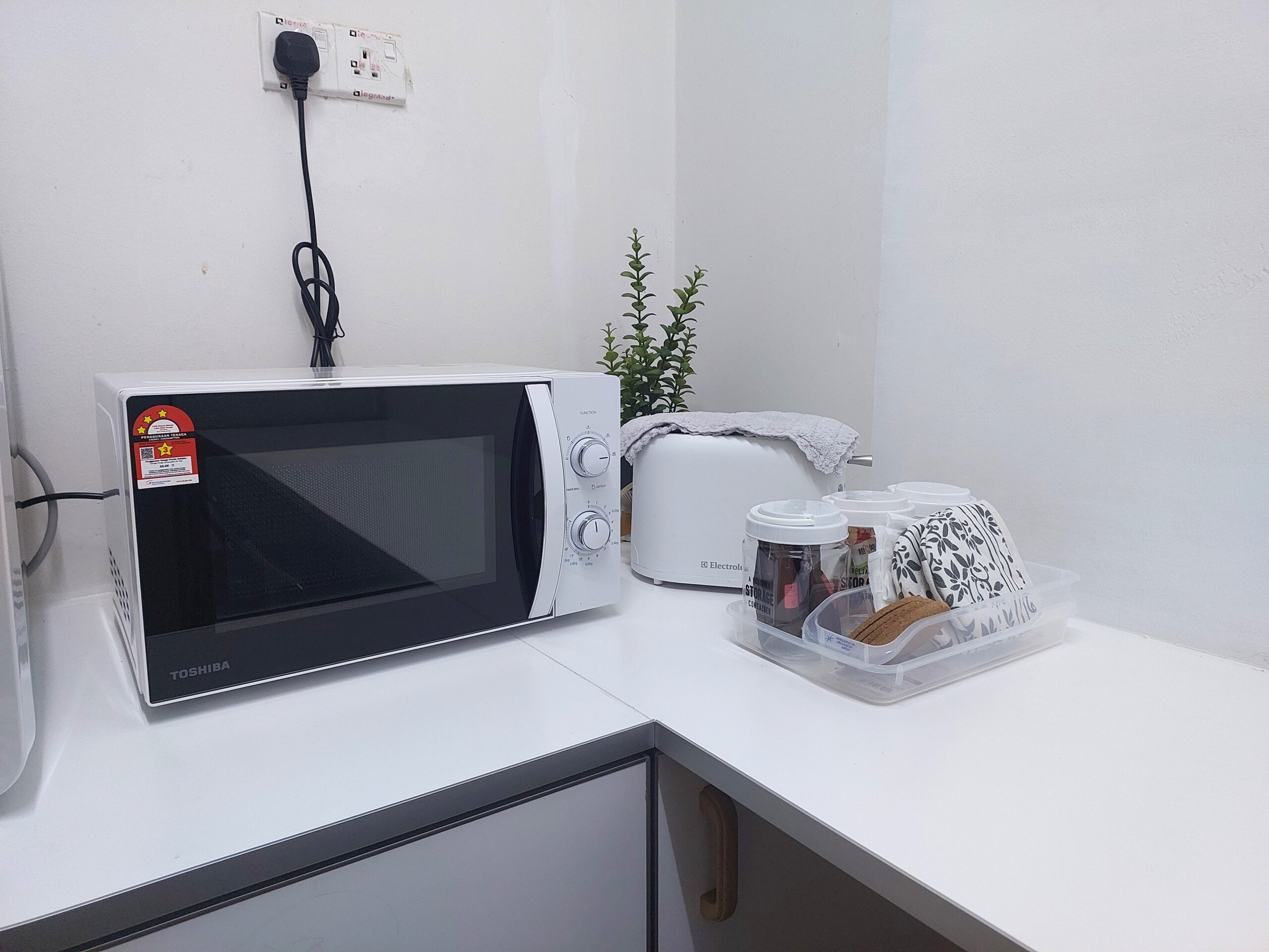 Hot Desk - Image 5